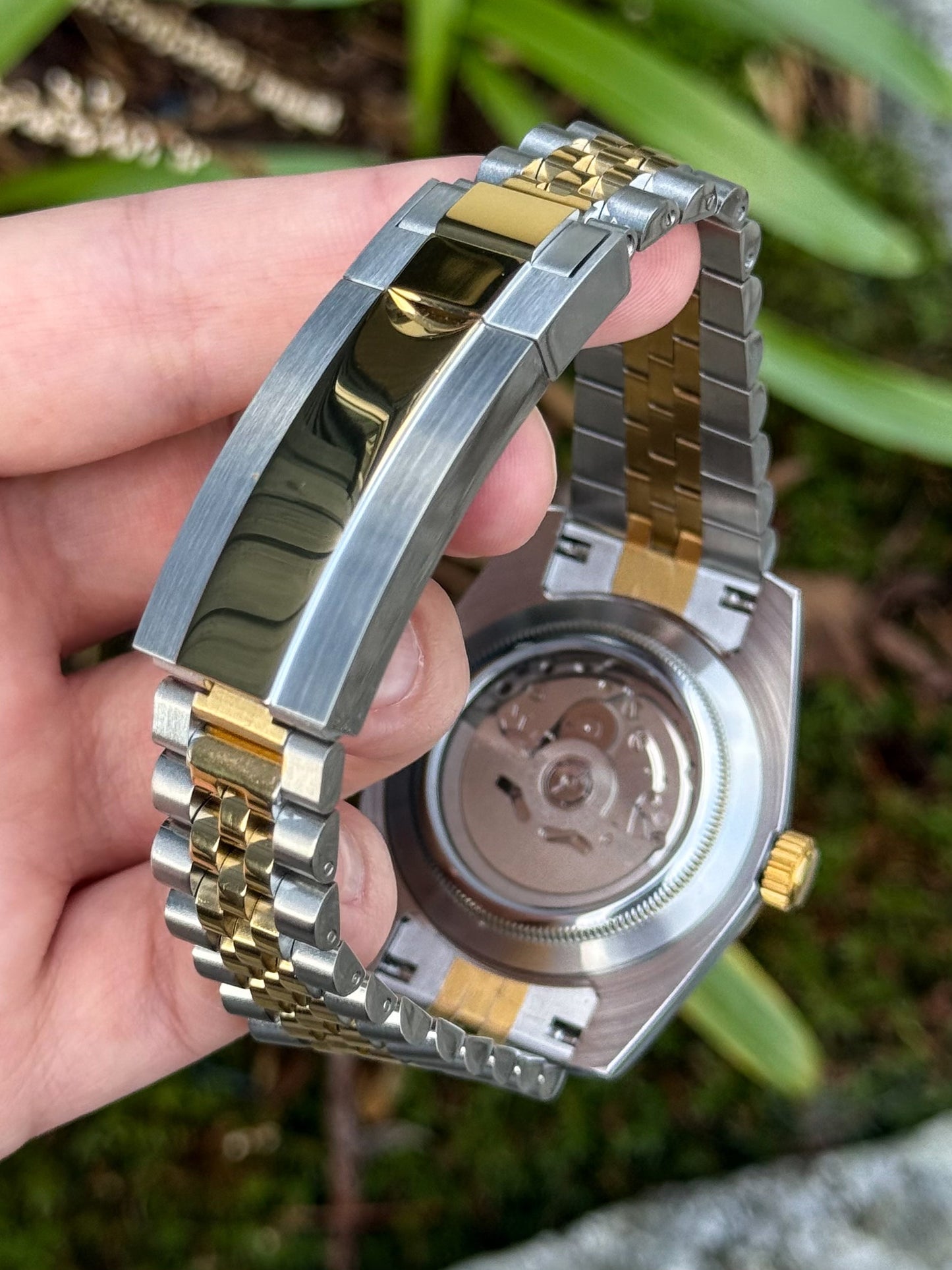 Siekojust  |  Two Tone