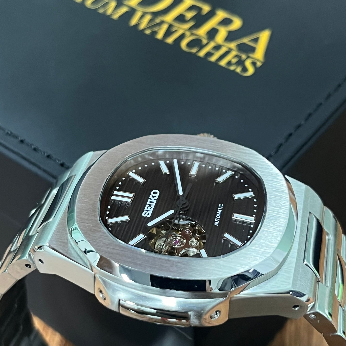 Nauteiko |  Black Open Heart