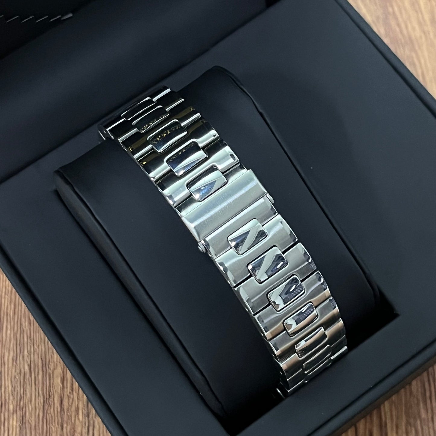 Nauteiko |  Black Open Heart